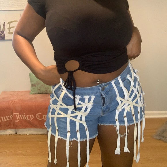 Ribboned Shorts - Picture 3 of 3